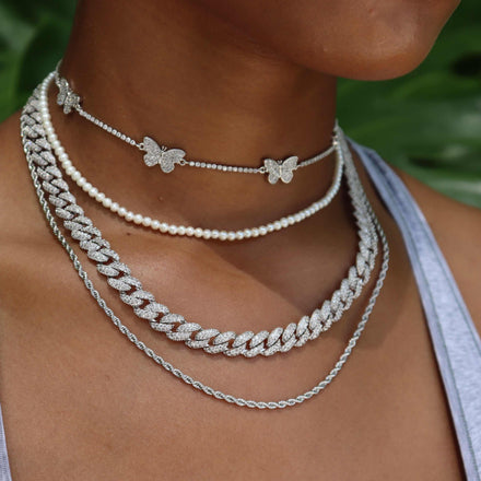How to Untangle Necklaces Without Damaging Them