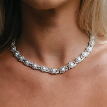 Collar cubano de halo helado de 10 mm con perlas en oro blanco
