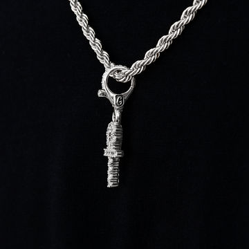 Colgante micro cruz Ankh de oro blanco con clip