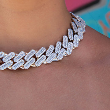 Cadena cubana de eslabones ajustados de diamantes baguette en oro blanco - 19 mm