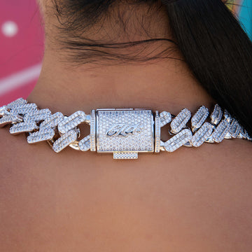 Cadena cubana de eslabones ajustados de diamantes baguette en oro blanco - 19 mm
