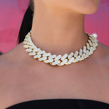 Collar cubano de eslabones ajustados con diamantes baguette en oro amarillo - 19 mm