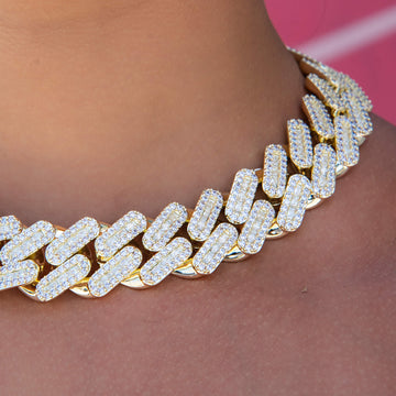 Collar cubano de eslabones ajustados con diamantes baguette en oro amarillo - 19 mm