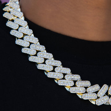 Cadena Cubana de Eslabones Apretados de Baguettes de Diamantes en Oro Amarillo - 19 mm