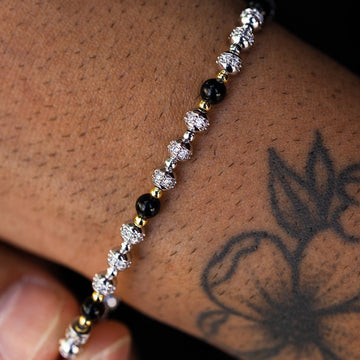 Pulsera con abalorios esféricos helados