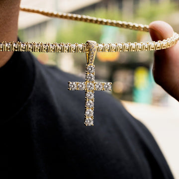Cruz de diamante en oro amarillo