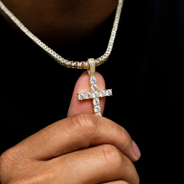 Cruz de diamante en oro amarillo