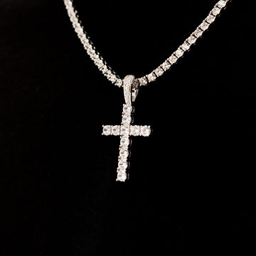 Colgante de cruz con diamantes en oro blanco
