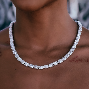 Collar de tenis con diamantes talla cojín