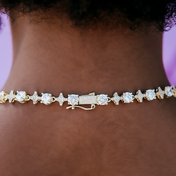 Collar de tenis con estrellas y piedras redondas en oro amarillo - 8 mm