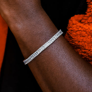 Brazalete tenis de baguette de diamantes en oro blanco - 6mm