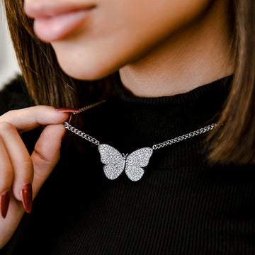 Collar de Mariposa en Oro Blanco