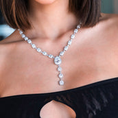 Collar lariat con corte de cojín de diamante