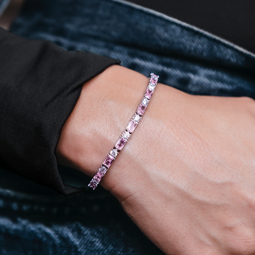 Pulsera de tenis de oro rosa con diamantes en forma de baguette