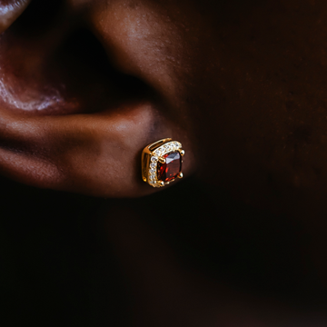 Pendientes Ruby con corte cojín en oro amarillo
