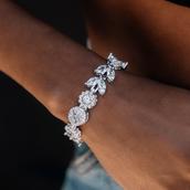 Pulsera de flores con diamantes