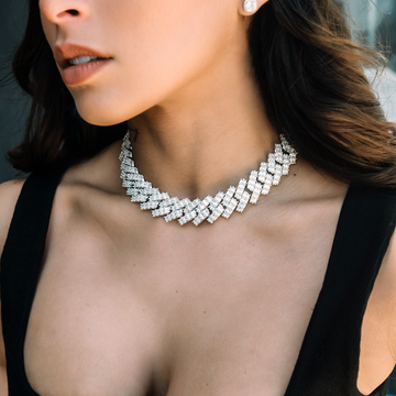 Collar cubano con engaste de baguettes en oro blanco - 19 mm