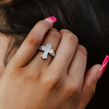 Anillo Cruz Gótica de Baguette de Diamantes en Vermeil de Oro Blanco