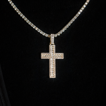 Colgante Cruz de Diamantes Baguette en Oro Amarillo