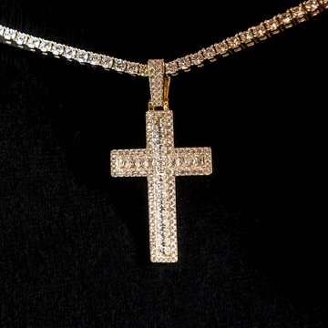 Colgante Cruz de Diamantes Baguette en Oro Amarillo