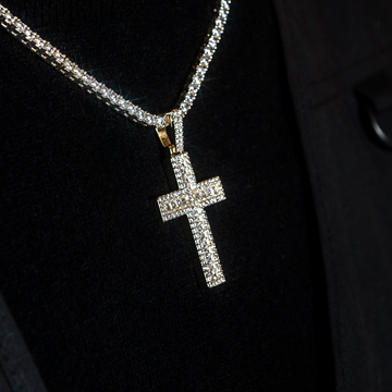 Colgante Cruz de Diamantes Baguette en Oro Amarillo
