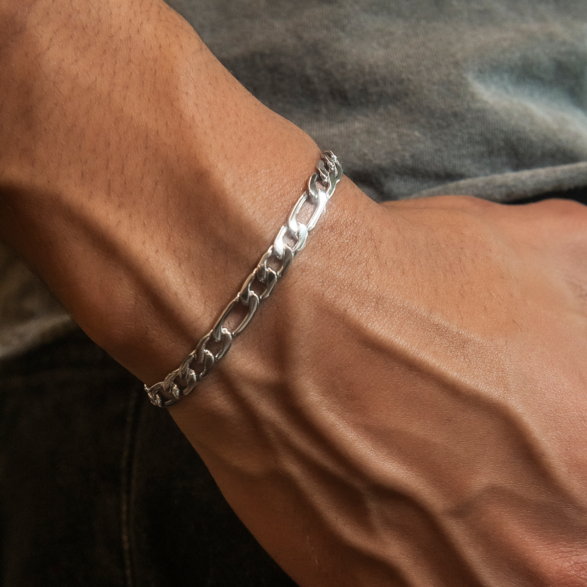 Figaro Bracelet in White Gold- 6mm - The GLD Shop
