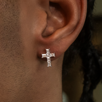 Pendientes de tuerca cruzados tipo baguette de diamante en oro blanco