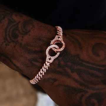 Pulsera cubana de oro rosa con eslabones y diamantes engastados