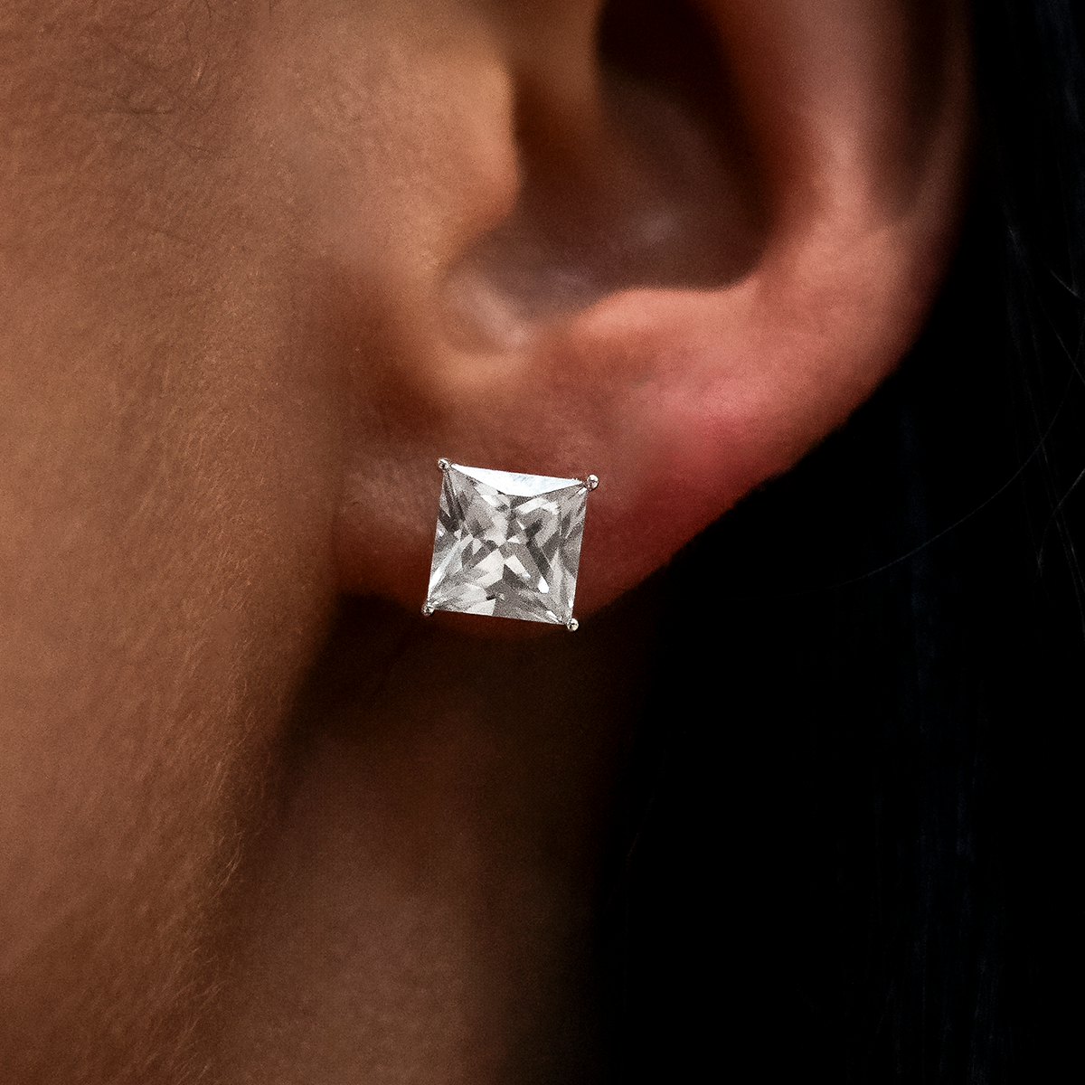 Orecchini Grandi A Quadrato 2,5 Cm – Strass Luccicanti, Placcati Argento, Stile Stud