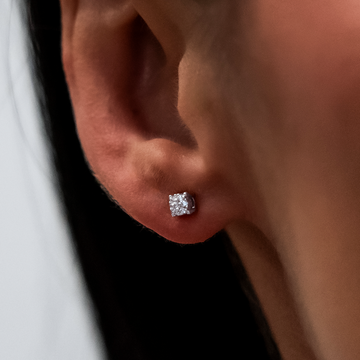 Pendientes de pavé redondos de 3 mm en oro blanco