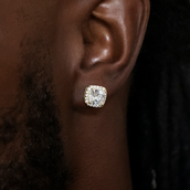 Pendientes de oro amarillo con talla cojín de 10 mm