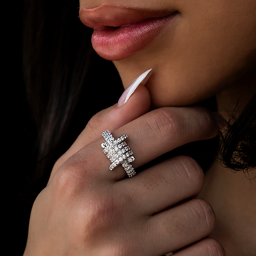 Anillo de alambre de púas helado en vermeil de oro blanco