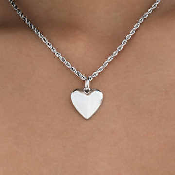 Sencillo colgante de microcorazón en oro blanco