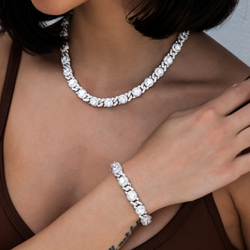 Pulsera cubana con eslabones y diamantes engastados