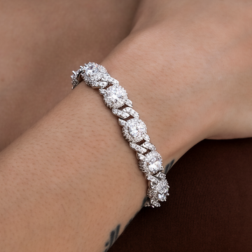 Pulsera cubana con eslabones y diamantes engastados