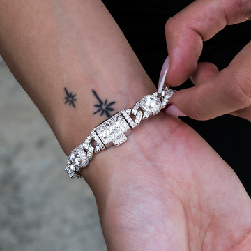 Pulsera cubana con eslabones y diamantes engastados