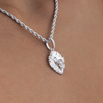 Mini Lion Pendant in White Gold