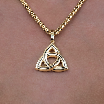 Trinity Knot Pendant in Yellow Gold