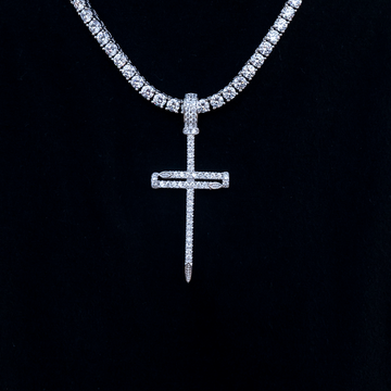 Colgante de Cruz Grande con Diamantes Helados