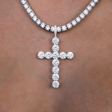 Colgante de cruz grande de diamantes en oro blanco