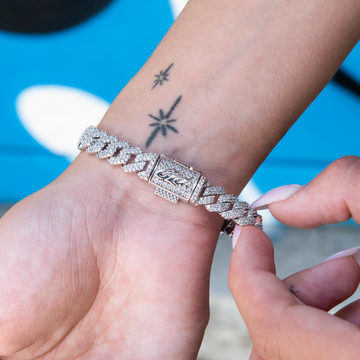 Pulsera cubana oficial de los Atlanta Braves de la MLB con engaste de diamantes en oro blanco - 8.5 mm