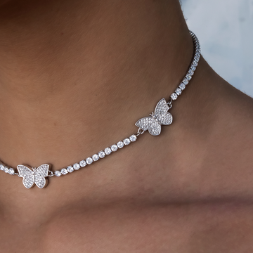 Collar de mariposa Micro Tennis en oro blanco