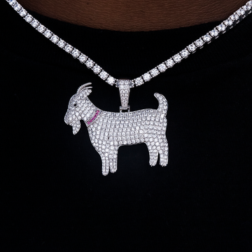 Colgante de CABRA en oro blanco