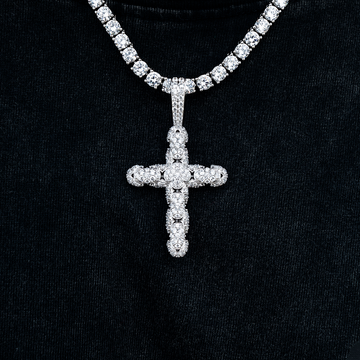 Colgante de Cruz con Eslabones de Serpiente de Pavé de Diamantes en Oro Blanco
