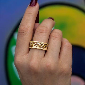 Anillo GG con logotipo en oro amarillo