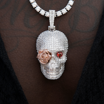 Colgante grande de calavera de rosa helada