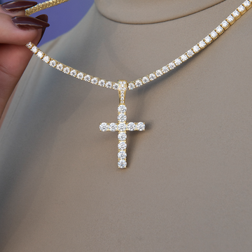Colgante de cruz de moissanita con diamante para mujer en vermeil de oro amarillo