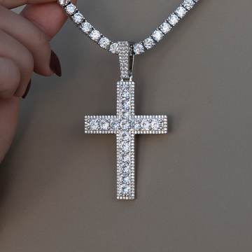 Colgante grande de cruz pavé de diamantes en oro blanco
