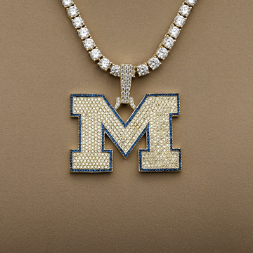 Colgante oficial con el logotipo de los Wolverines de la Universidad de Míchigan (NCAA) en oro amarillo