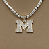 Colgante con micro logotipo oficial de los Wolverines de la Universidad de Michigan de la NCAA en oro amarillo